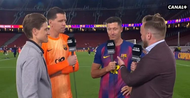 Szczesny và Lewandowski được phỏng vấn trong cùng một khung hình sau khi giành chức vô địch. Phóng viên hỏi 3C trả lời: Lewandowski ở lại