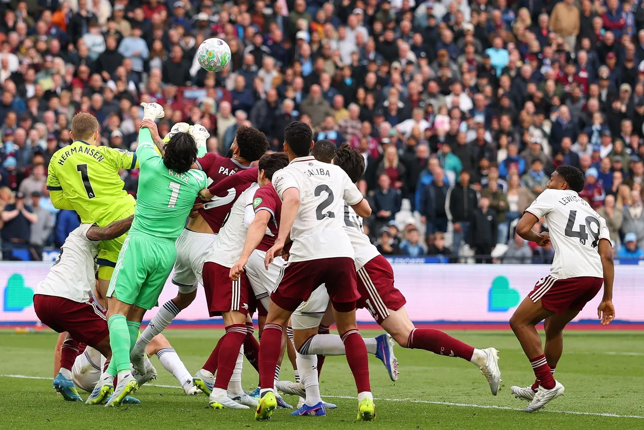 IFAB sẽ bàn cách xử lý va chạm ở tình huống phạt góc sau World Cup 2026