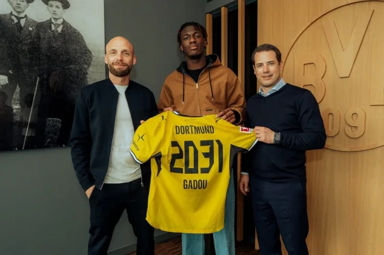 Chính thức: Dortmund ký hợp đồng với trung vệ 19 tuổi Gadot của Salzburg với tổng giá được cho là 26 triệu euro