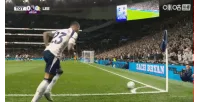 Tel lập siêu phẩm phút 50, Tottenham vượt lên trước Leeds
