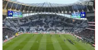 CĐV Tottenham treo biểu ngữ “Always together” trước trận gặp Leeds