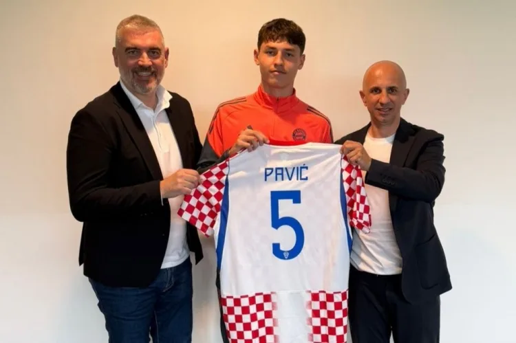 Chính thức: hậu vệ 16 tuổi Pavic của Bayern chọn khoác áo tuyển Croatia