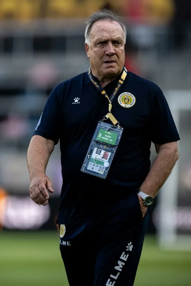HLV Dick Advocaat có thể trở lại Curacao ở tuổi 78