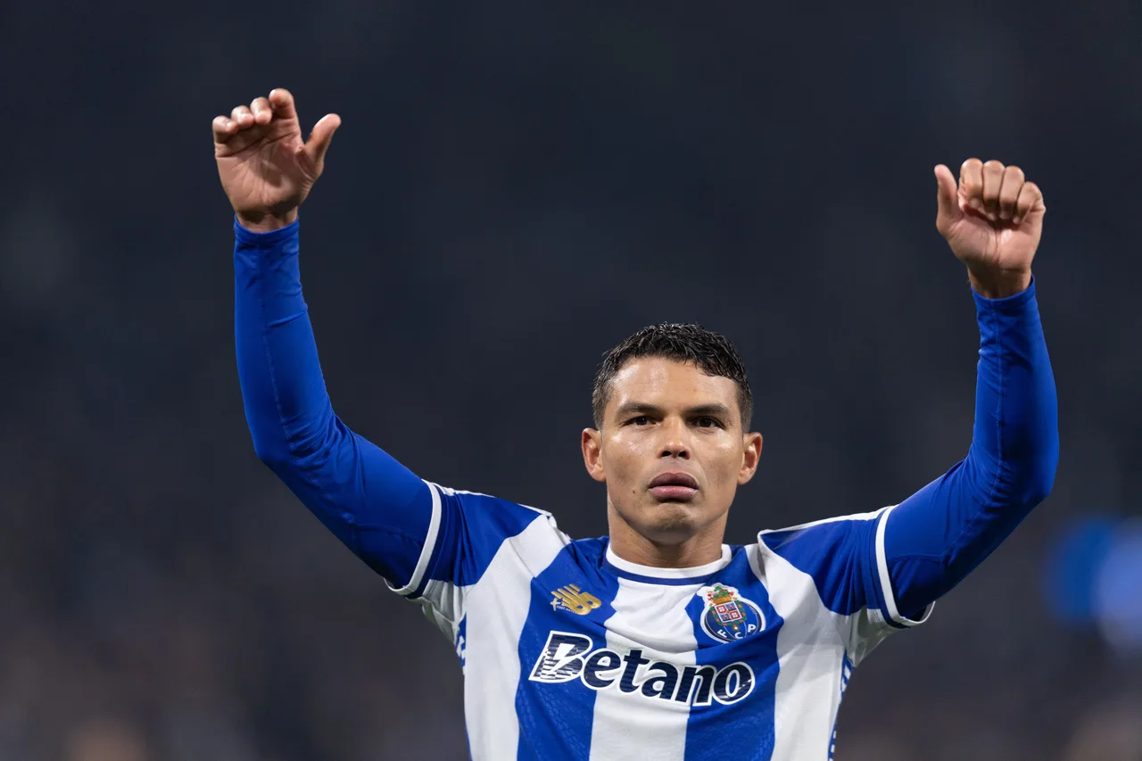 Thiago Silva 41 tuổi vào danh sách sơ bộ World Cup của Brazil