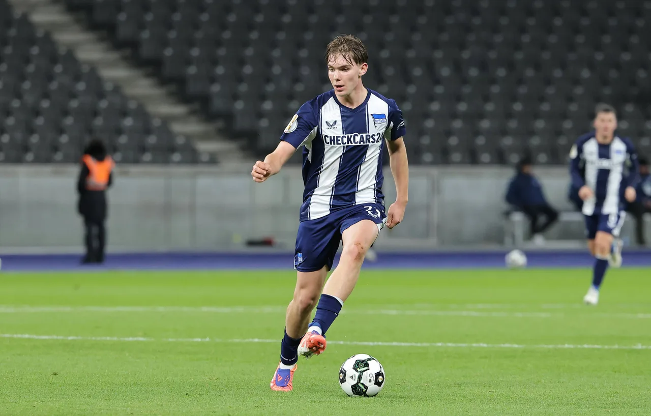 Bild: Hàng loạt ông lớn theo dõi Eichhorn, Hertha vẫn muốn giữ thêm một năm