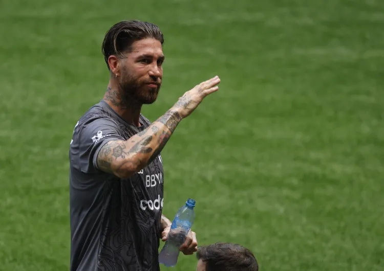 Marca: Ramos họp kín với các cổ đông lớn Sevilla để bàn chuyện mua lại CLB