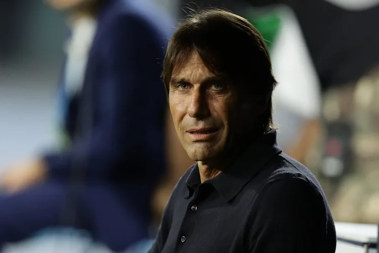 Conte: Napoli không đáng thua Bologna, phải dốc sức cho 2 vòng cuối