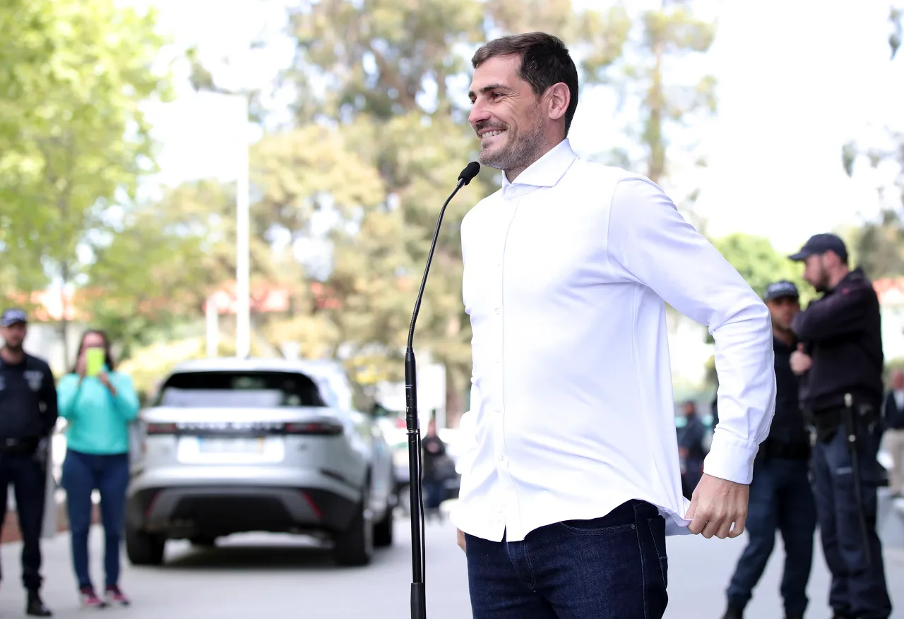 Casillas công khai ủng hộ buổi họp báo của Florentino