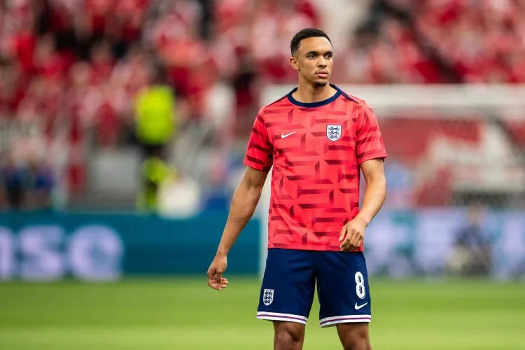 Phóng viên: Alexander-Arnold, Luke Shaw và Welbeck được chọn vào danh sách sơ bộ 55 cầu thủ tuyển Anh dự World Cup