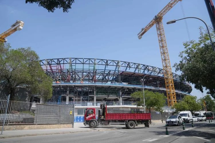 Barca xin giữ chỗ sân Montjuic để đề phòng tiến độ lắp mái tại Camp Nou mùa 2027-2028