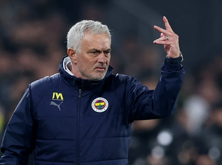 Fenerbahce bị UEFA phạt khoảng 10 triệu euro vì vượt trần ngân sách