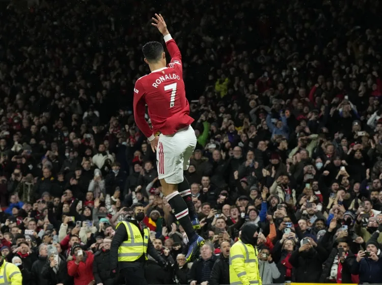 Đôi giày cũ của Ronaldo thời Man United được bán đấu giá với giá 7.500 bảng