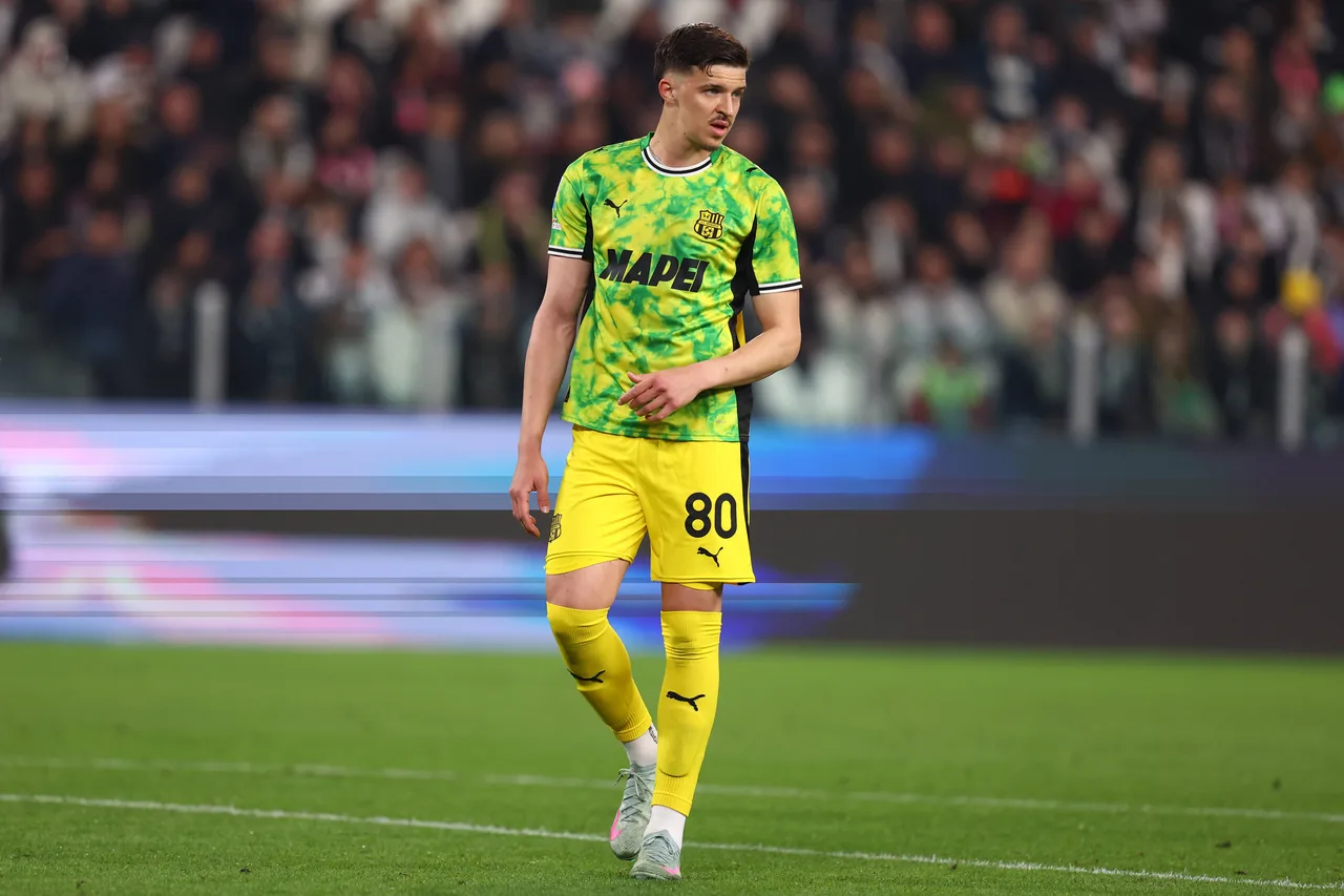 Schira: Inter Milan đã đàm phán hợp đồng với hậu vệ Muharemovic của Sassuolo, mức lương hàng năm 2,2 triệu euro