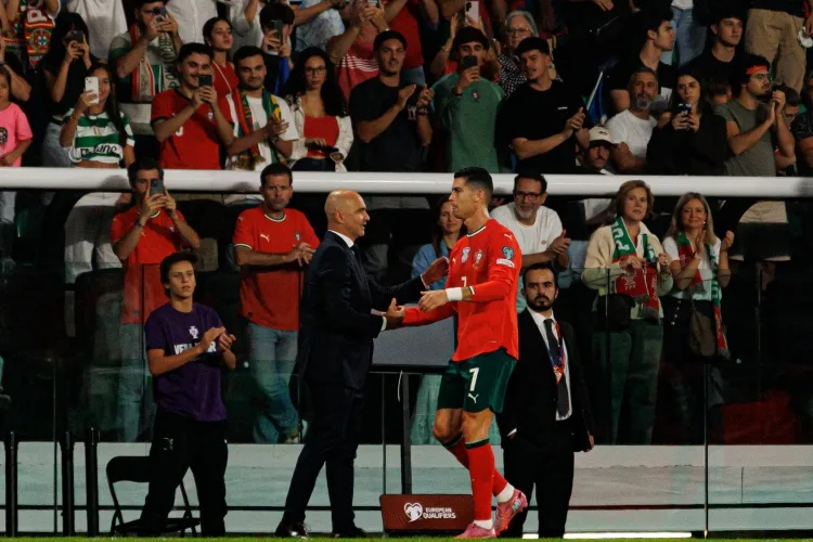 Martinez: Cristiano Ronaldo không chiến đấu vì tiền hay danh hiệu, anh ấy chiến đấu để hoàn thiện bản thân
