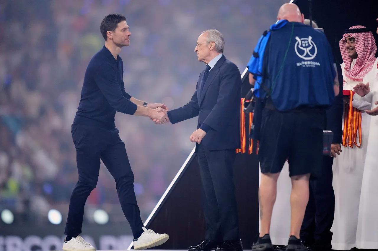 Việc Chelsea ký hợp đồng với Alonso vẫn chưa phải là một kết quả chắc chắn và đội bóng cũng đang xem xét Iola