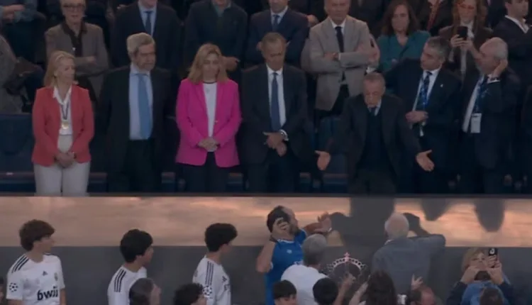 Aspen: Florentino tranh cãi với CĐV Real Madrid trên khán đài, có biển yêu cầu anh rời đi