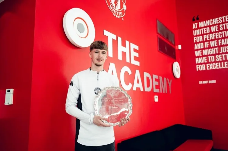Chính thức: Tiền vệ Taylor Fletcher của U21 Manchester United giành chiến thắng ở đội dự bị và có trận ra mắt đội một