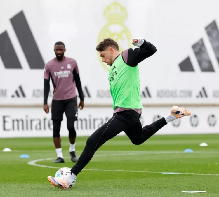 Quan chức Real Madrid: Lunin nghỉ tập vì nhiễm virus, Valverde tham gia vài buổi tập chung