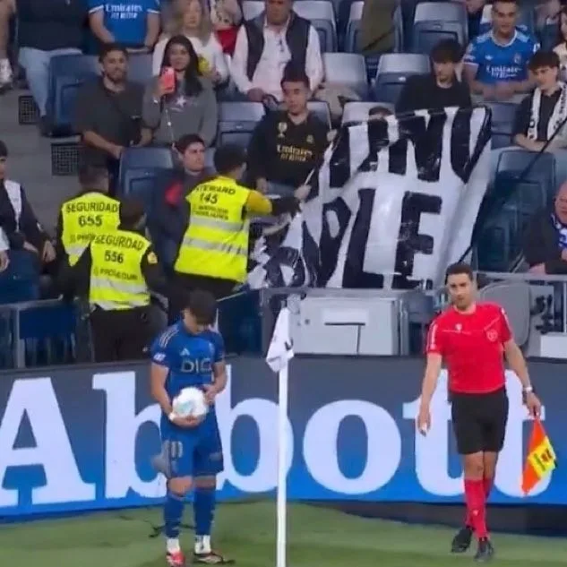 Phóng viên: Real Madrid gỡ bỏ biểu ngữ chống Florentino vì lý do an toàn, nếu không sẽ bị phạt