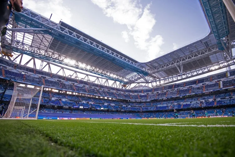 Thể thao thế giới: Cổ động viên sân Bernabeu la ó cầu thủ Real Madrid và vỗ tay tán thưởng cầu thủ đội khách