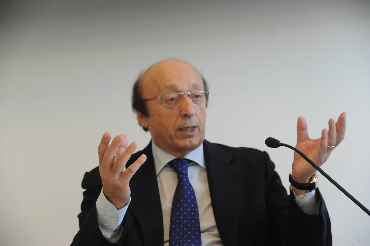 Moggi: Cầu thủ Juventus hiện tại chỉ được chơi dự bị từ năm 1996. Juventus cần ưu tiên chiêu mộ tiền vệ trong mùa hè này.