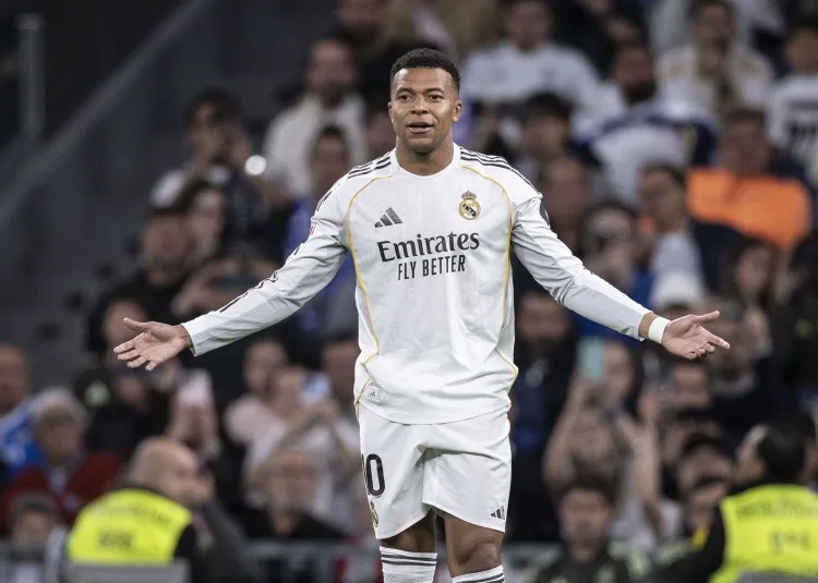 Marca: Mpbapp và Vinicius cố gắng kiểm soát tình hình trong phòng thay đồ của đội theo cách riêng của họ