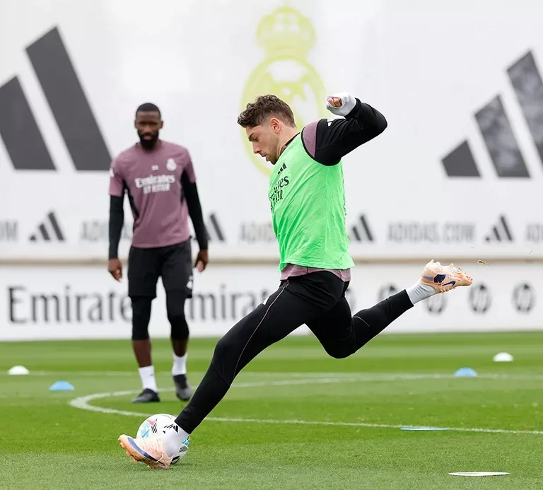 Ngã và bị thương sau khi bị đấm! Quan chức Real Madrid: Hôm nay Valverde trở lại và tham gia một số buổi tập