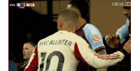 Đụng độ! McAllister đẩy Konsa, người này đã kéo quần áo anh và đẩy anh xuống.