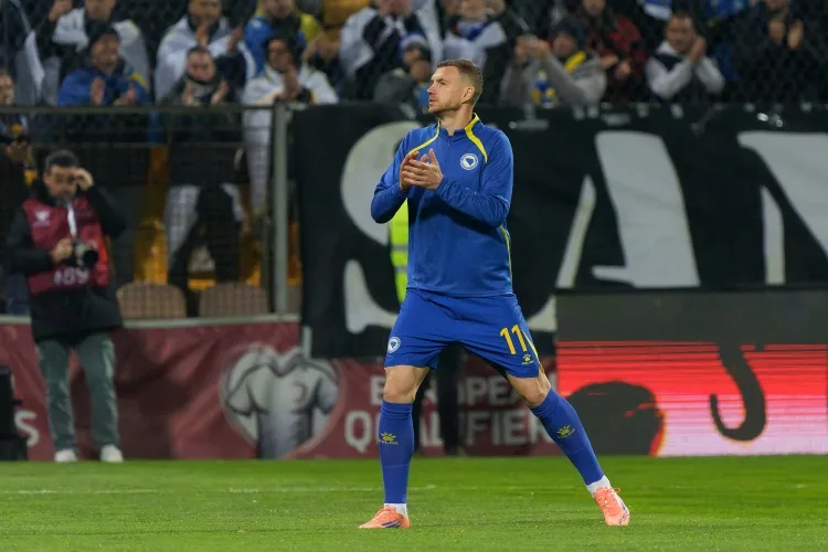 Cảm ơn truyền thông Ý! Dzeko: Truyền thông góp phần gây áp lực ở Italy và luôn nói về mặt sân hơn là sức mạnh của Bosnia & Herzegovina