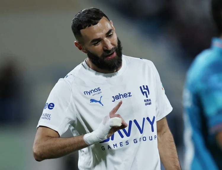 Team News nói về bàn tay quấn băng của cầu thủ: Người ta nói Benzema "mang lửa" có thể mang đến gợi ý tâm lý tốt