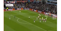 Liverpool đang ở phía sau! Rogers ghi bàn không bị kèm cặp, Digne kiến ​​tạo