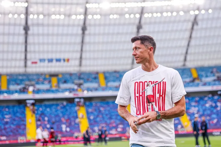 Mỗi bài viết: Lewandowski chưa bao giờ nhận được lời đề nghị gia hạn hợp đồng chính thức từ Barcelona nên không chờ đợi nữa.