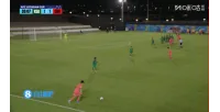 Lời chúc tốt đẹp nhất! Thủ môn U17 của Saudi đã va chạm với đồng đội rồi ngã xuống đất và được cáng rời sân.
