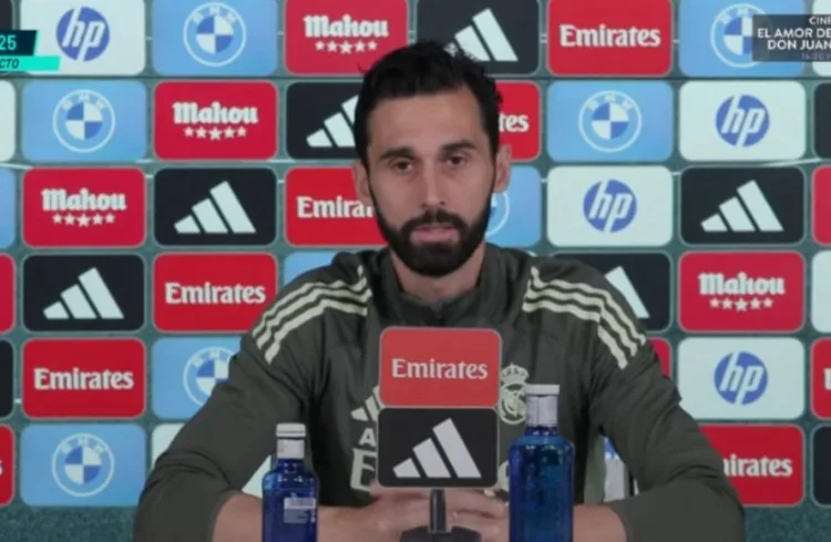 Arbeloa: Tôi không đồng ý với việc phòng thay đồ mất kiểm soát. Là người của Real Madrid, tôi nghĩ Mourinho là ứng cử viên phù hợp nhất.