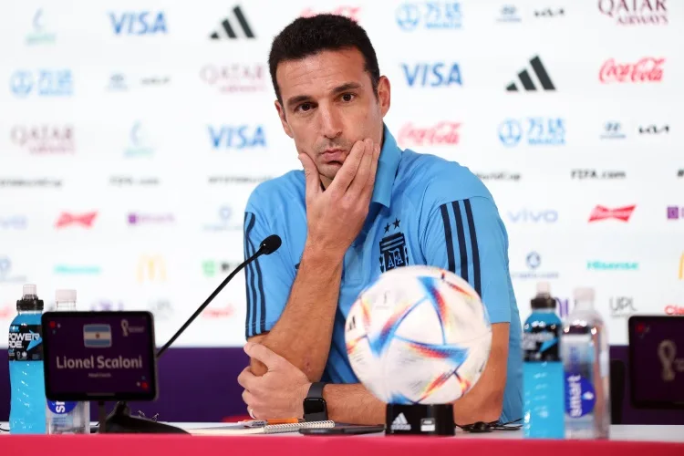 Scaloni: Bảo vệ World Cup khó nhưng không phải là không thể Mọi người trên khắp thế giới đều muốn xem Messi thi đấu