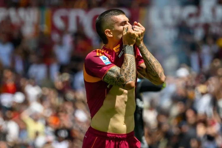 Vòng đôi chìa khóa! Mancini trở thành hậu vệ đầu tiên ghi 2 bàn trong trận derby Roma ở Serie A
