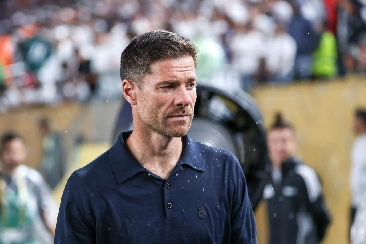 Phóng viên: Chức danh của Alonso tại Chelsea là huấn luyện viên và anh ấy sẽ tham gia sâu vào các bản hợp đồng cũng như các vấn đề khác