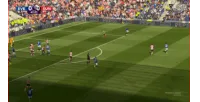 Everton 1-0 dẫn trước Sunderland khi cú sút của Merlin Rohr đi chệch chân Xhaka và đi vào lưới