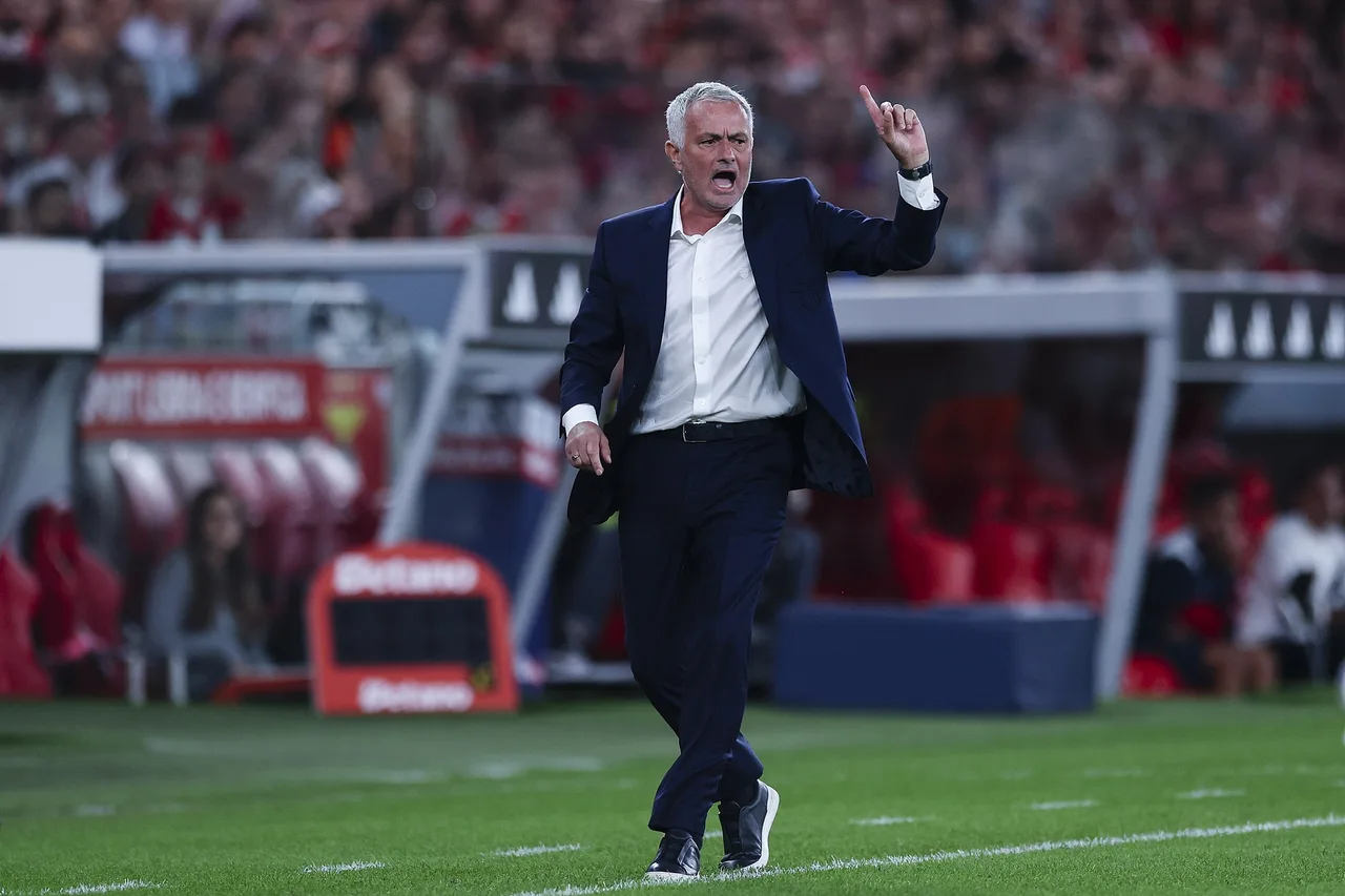Bụi đã lắng xuống! AS: Mourinho chia tay đội bóng tối nay và gia nhập Real Madrid, Benfica đã đàm phán người kế nhiệm