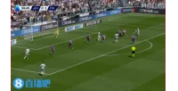 McKennie đánh đầu ghi bàn nhưng bàn thắng không được công nhận do phạm lỗi. Juventus vẫn 0-1 Florence
