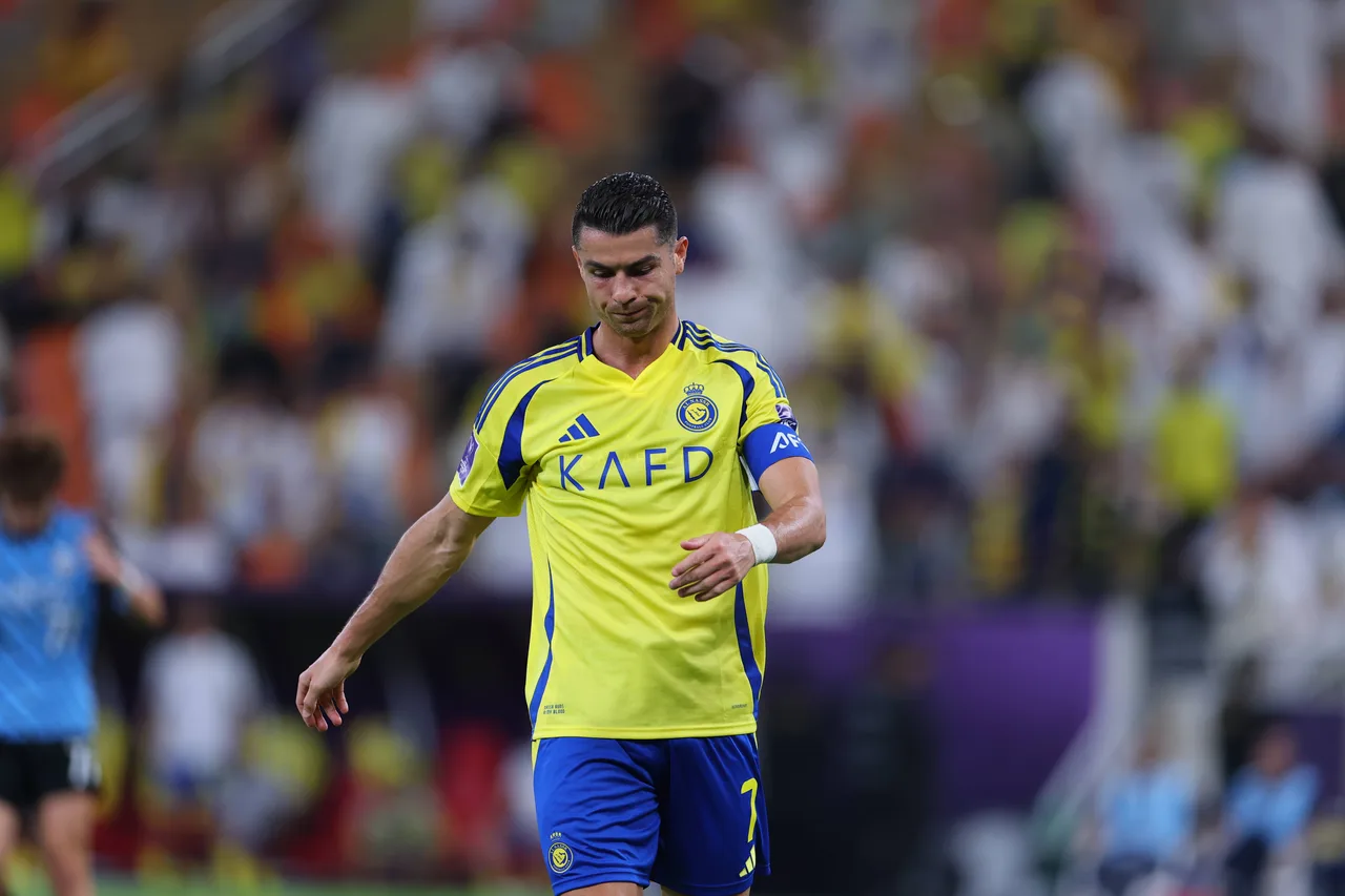 Bỏ lỡ cả 3 cốc! Shengli đã bỏ lỡ chức vô địch AFC Champions League 2. Cristiano Ronaldo vẫn chưa có chức vô địch lớn nào trong sự nghiệp.