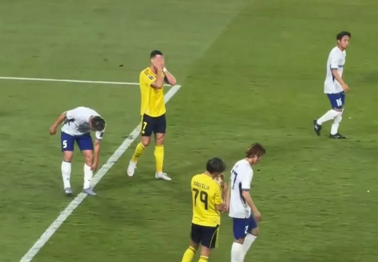 Cái chân này thực sự không phải như vậy! Ronaldo bỏ lỡ cơ hội tốt để nhận đường căng ngang rồi ôm mặt bất lực