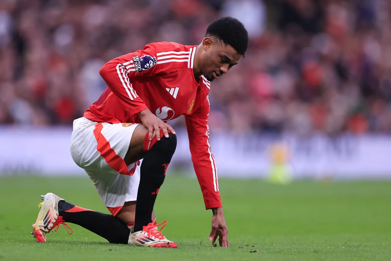 Keane: Thật xấu hổ khi Ahmed bị Anderson hạ gục; Hàng thủ của Man United vẫn chơi rất tệ