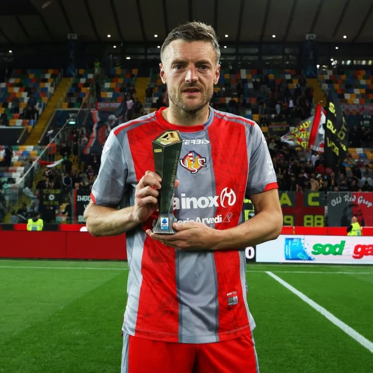 Sống sót cuộc sống chống lại ý muốn của thiên đường! Vardy 39 tuổi ghi 2 bàn sau 2 trận và giành được 6 điểm. Cremonese kém 1 điểm ở vòng cuối.
