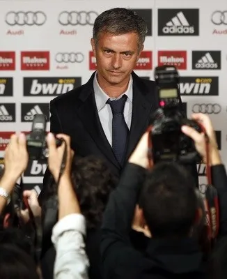 Người điên trở về? Năm 2010, Mourinho 47 tuổi cập bến La Liga và Real Madrid đã chi 8 triệu euro để chiêu mộ ông từ Inter Milan.
