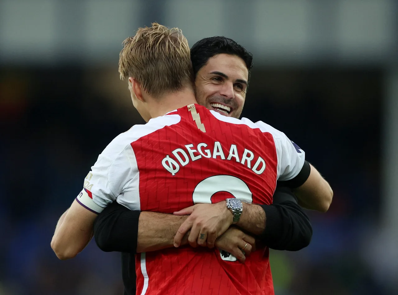 Truyền thông Anh: Arsenal đi vòng quanh sân tri ân trận sân nhà vừa qua, HLV và Odegaard sẽ phát biểu