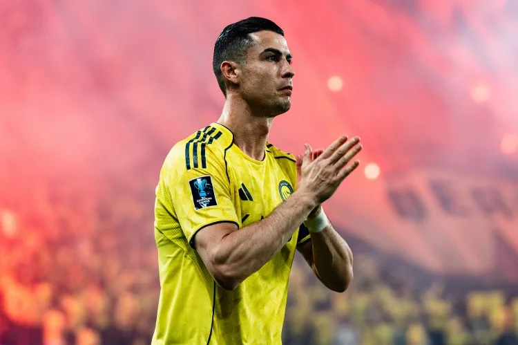 Cựu danh thủ: Ở Ả Rập Saudi, người hâm mộ coi Ronaldo như huyền thoại bóng đá. Anh ấy luôn là thần tượng của tôi.