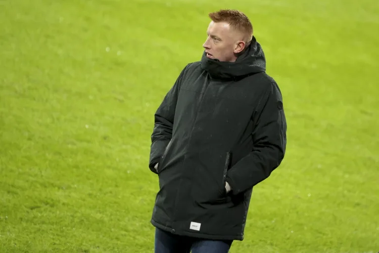 Phóng viên: Auxerre có ý định thuê Steele về làm HLV và bắt đầu cuộc chiến với Lorient