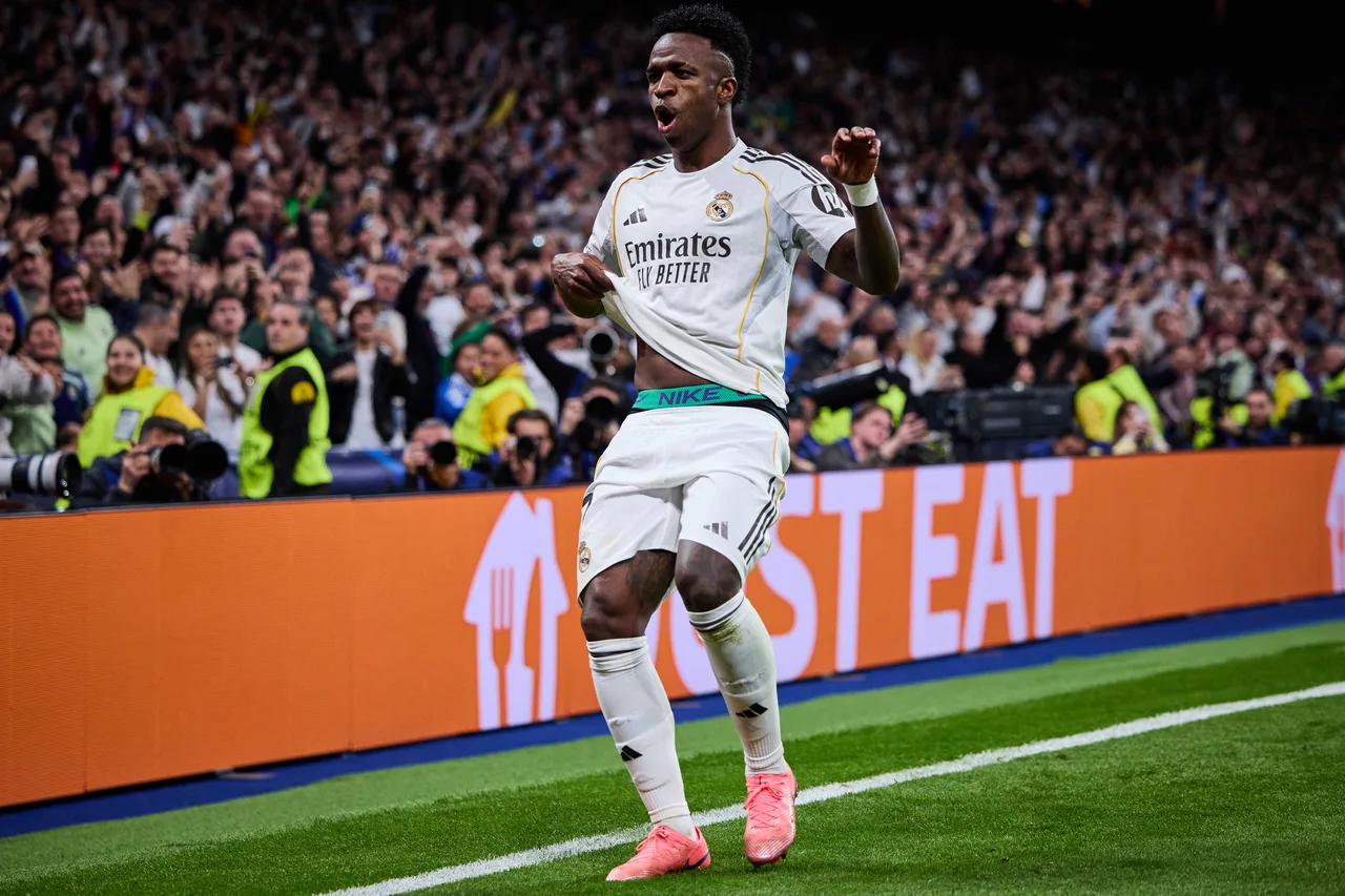 Vinicius đã ghi 128 bàn trong sự nghiệp ở Real Madrid, vượt qua Hierro để đứng thứ 13 trong danh sách vua phá lưới mọi thời đại của đội bóng.