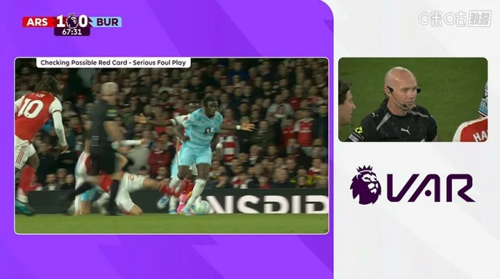 Có chút không hay! Havertz giẫm lên bắp chân của Hugo Chukwu và bắp chân của anh ta chuyển sang màu vàng. VAR can thiệp và xác nhận thẻ vàng.